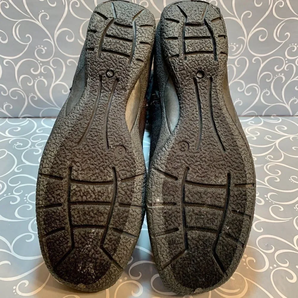JUDITH black suede